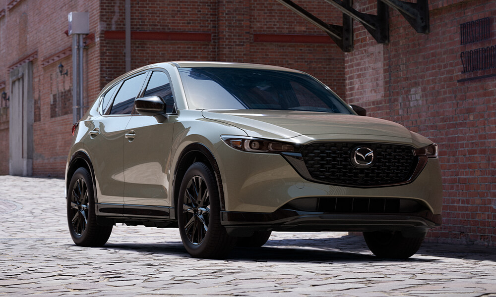 Gros plan d’un haut-parleur Bose à l’intérieur d’un Mazda CX-5.